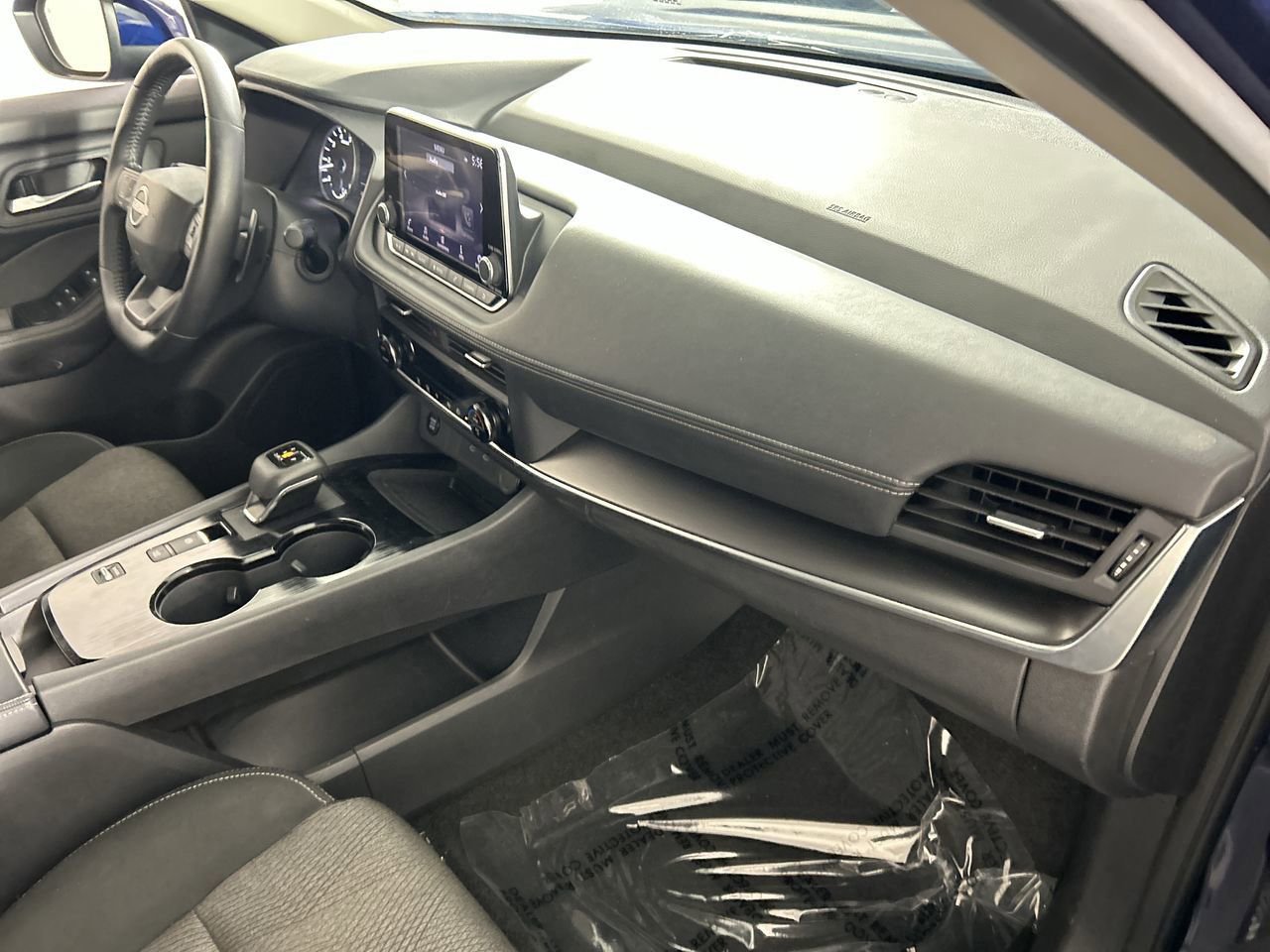Used 2025 Nissan Rogue SV image 26