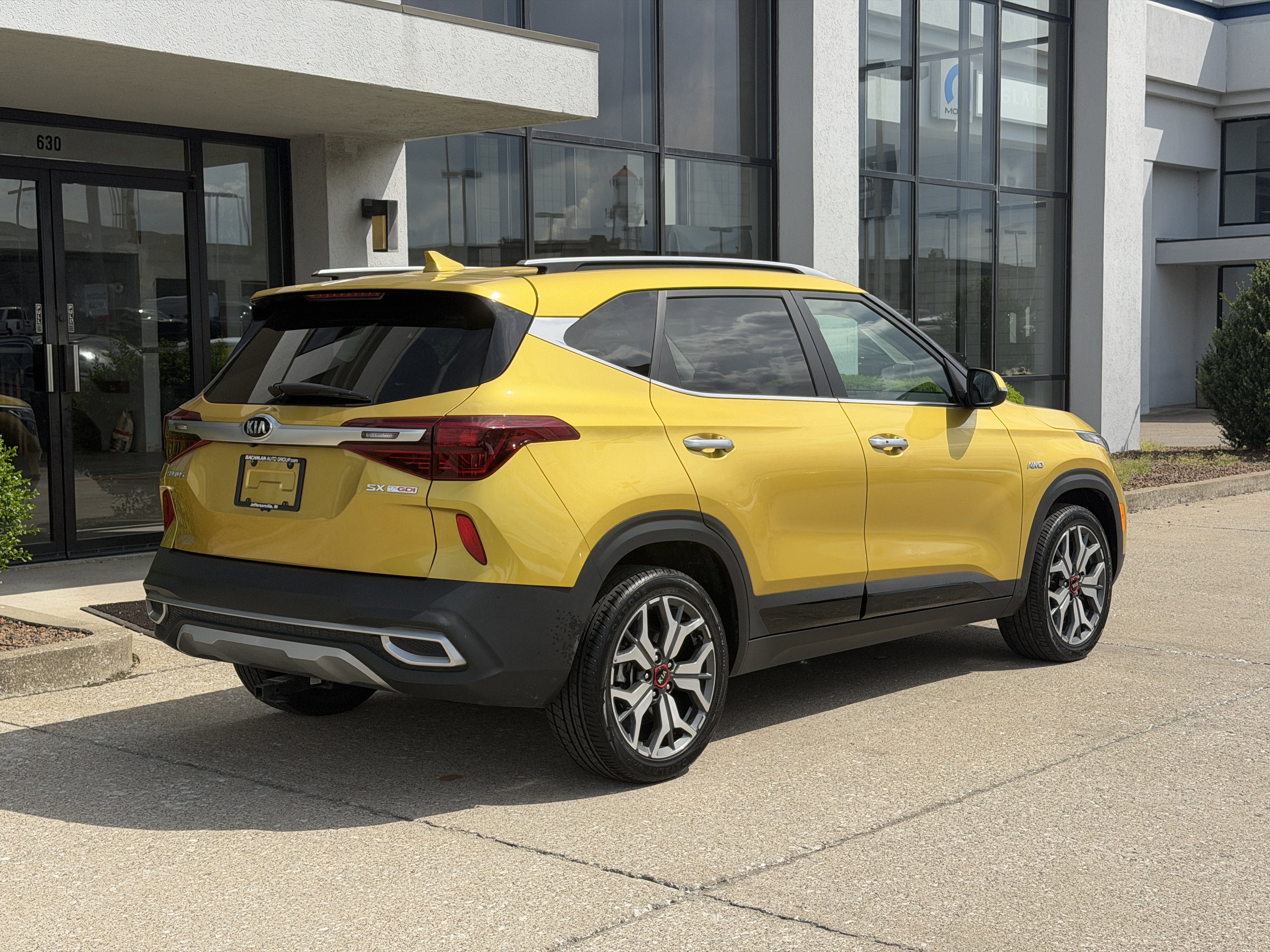 Used 2021 Kia Seltos SX w/ SX Sunroof Package AWD/4WD image 4