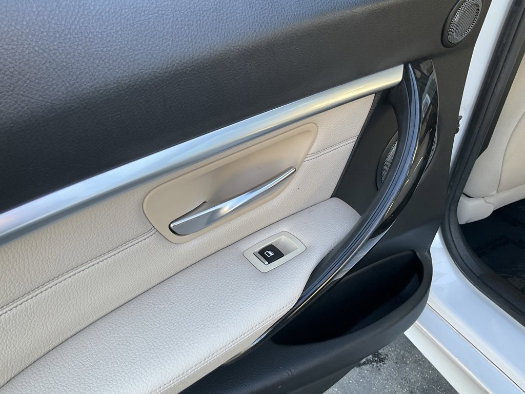 Used 2017 BMW 330e image 31