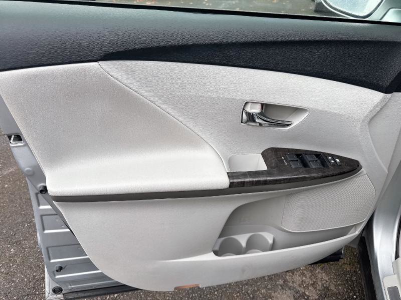 Used 2015 Toyota Venza LE AWD/4WD image 10