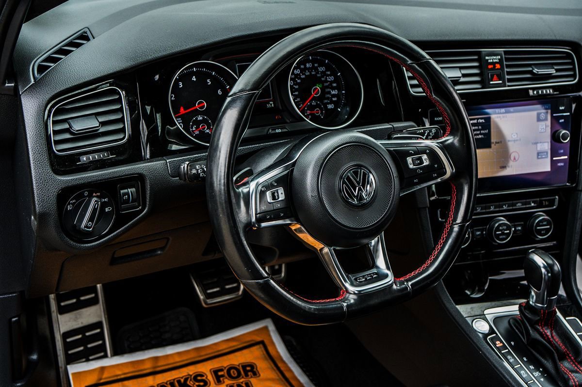 Used 2018 Volkswagen GTI SE FWD image 24