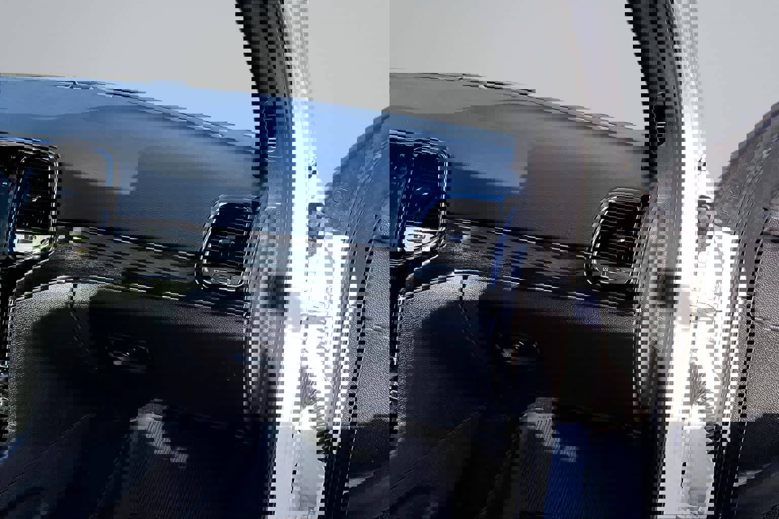 Used 2020 Jeep Grand Cherokee Trailhawk w/ Trailhawk Luxury Group AWD/4WD image 24