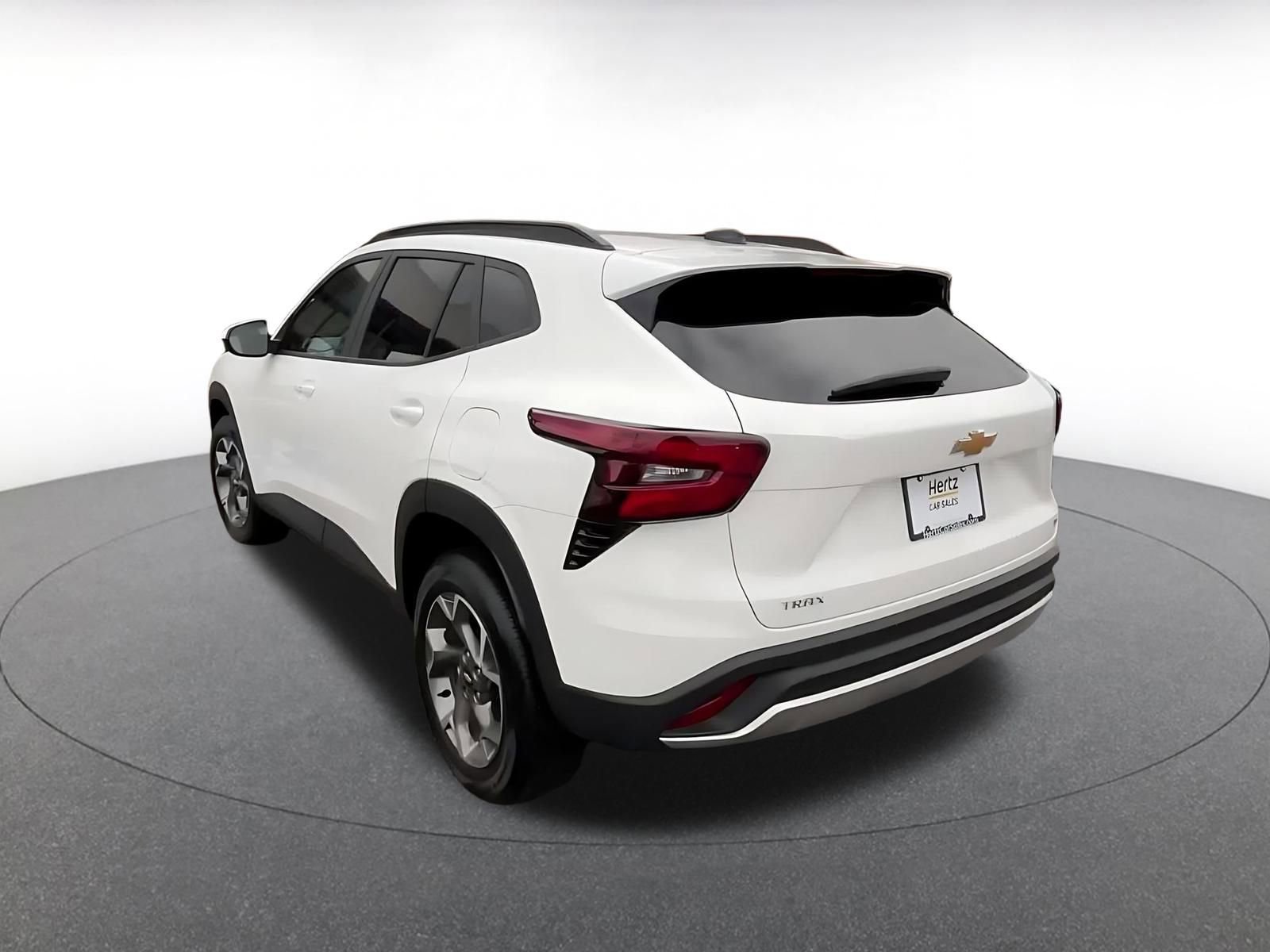 Used 2025 Chevrolet Trax LT w/ LT Convenience Package image 11