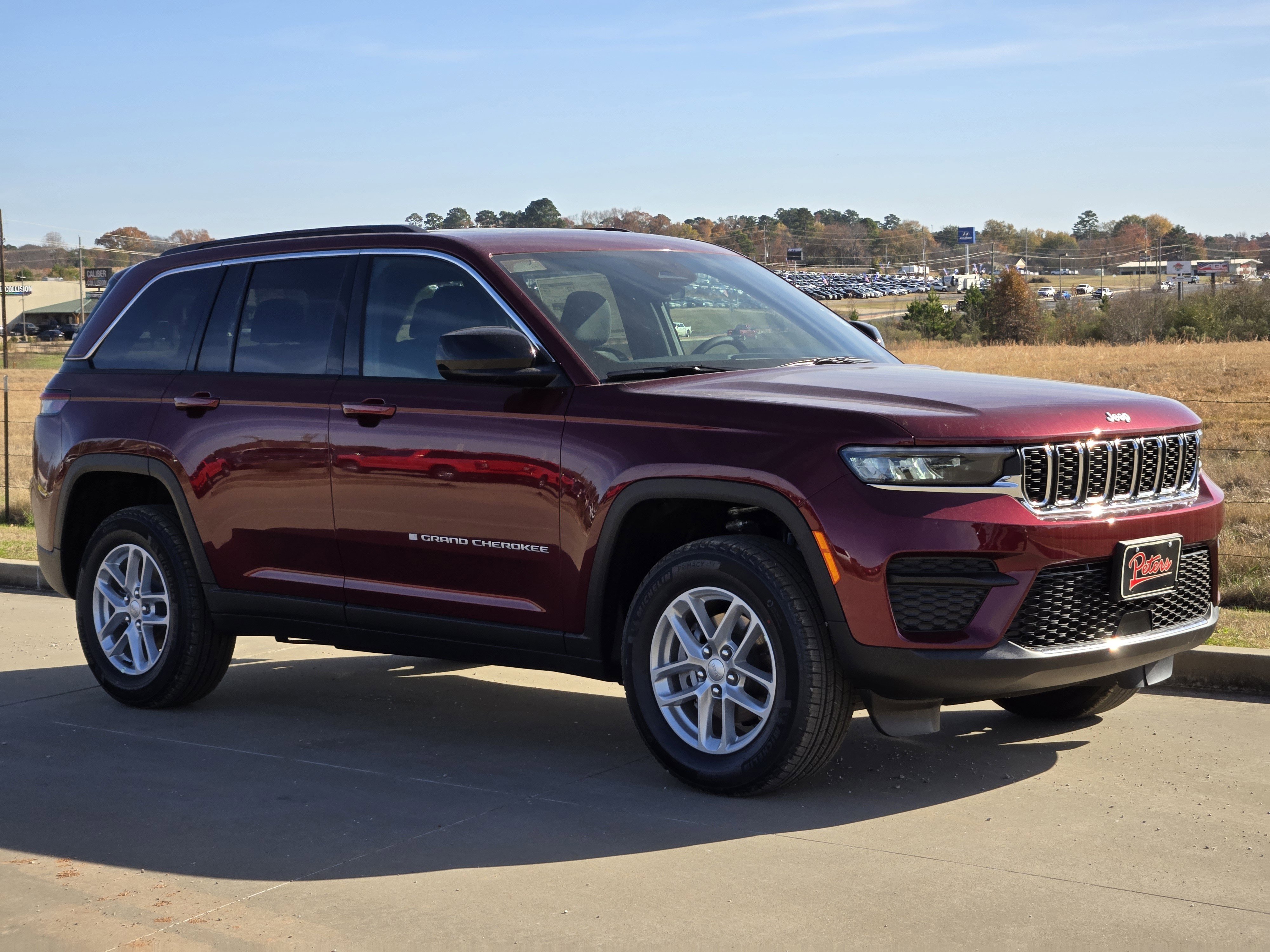 New 2025 Jeep Grand Cherokee Laredo w/ Luxury Tech Group I RWD image 1