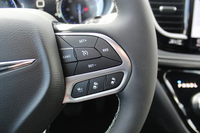 New 2026 Chrysler Pacifica Select image 14