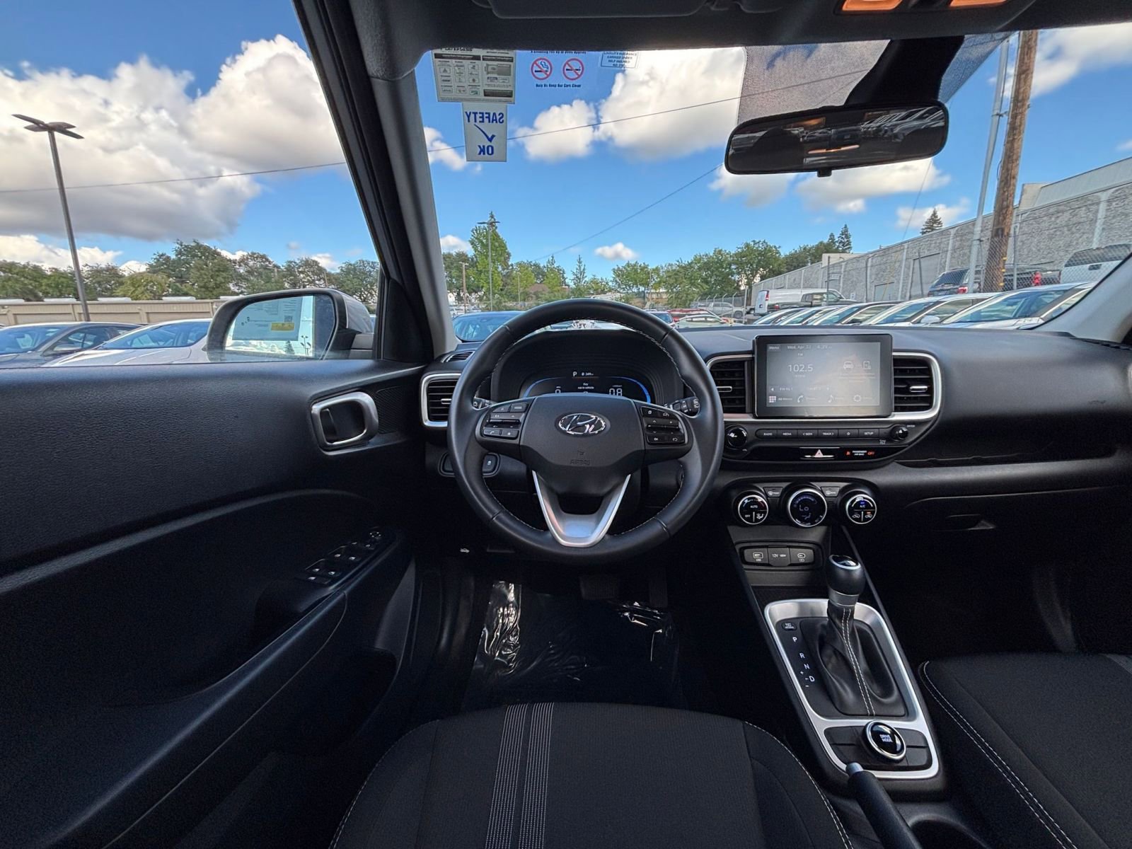 Used 2025 Hyundai Venue SEL FWD image 33
