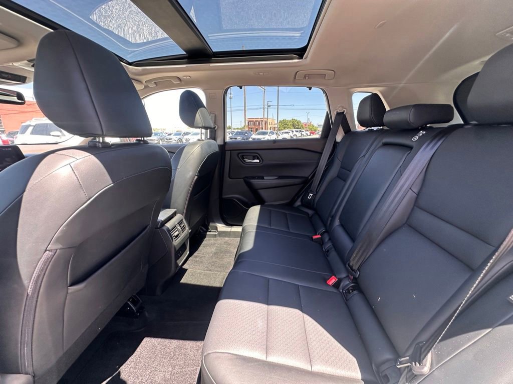 Certified 2022 Nissan Rogue SV w/ SV Premium Package FWD image 15
