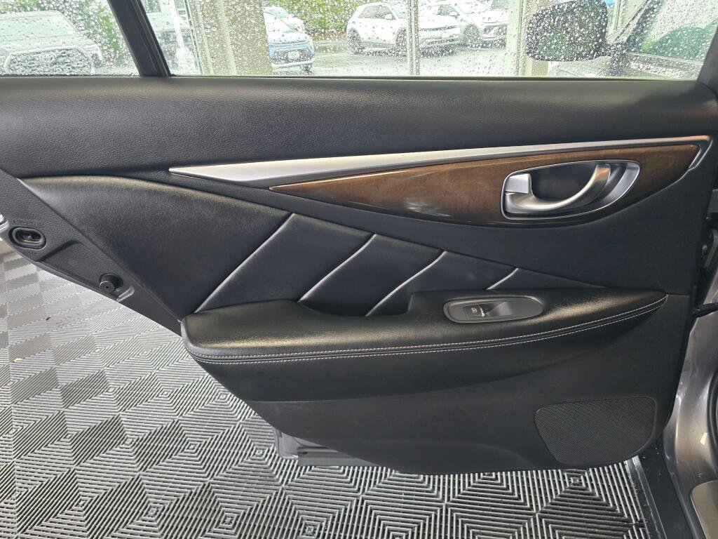 Used 2019 INFINITI Q50 Luxe w/ Essential Package (3.0T Luxe) AWD/4WD image 36