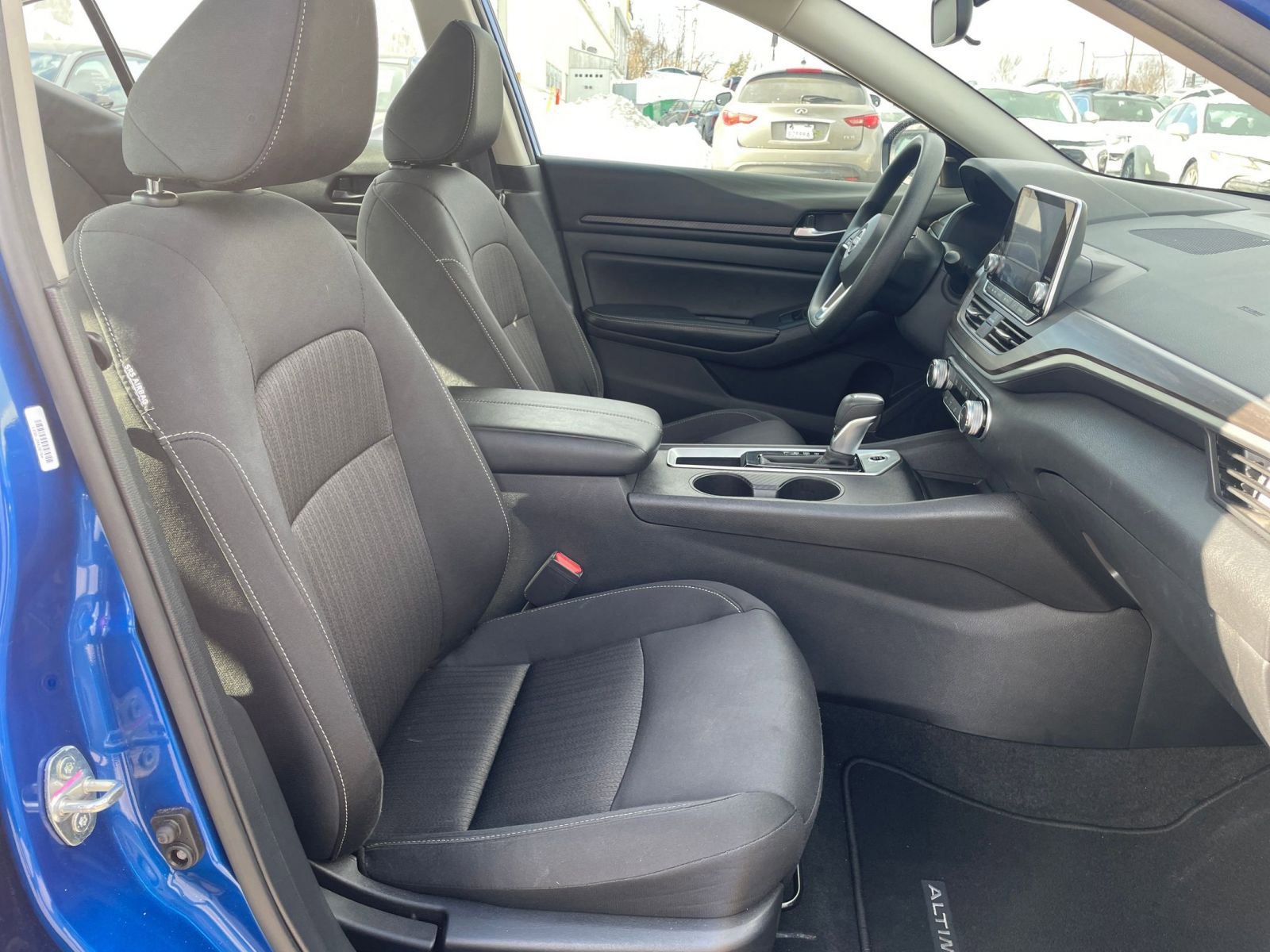 Used 2025 Nissan Altima 2.5 SV FWD image 35