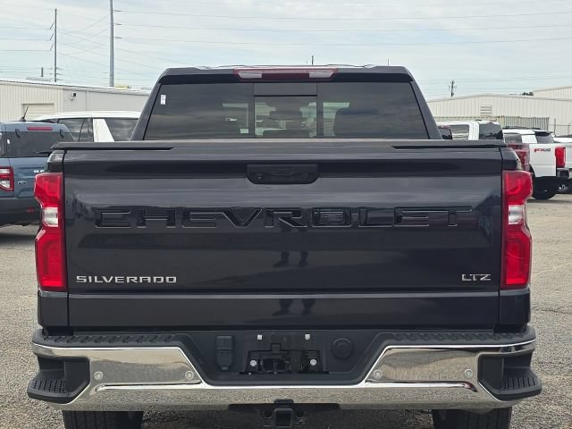 Certified 2022 Chevrolet Silverado 1500 LTZ w/ LTZ Convenience Package II AWD/4WD image 4