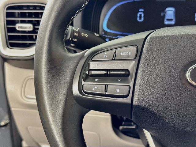 Certified 2025 Hyundai Venue SEL FWD image 17