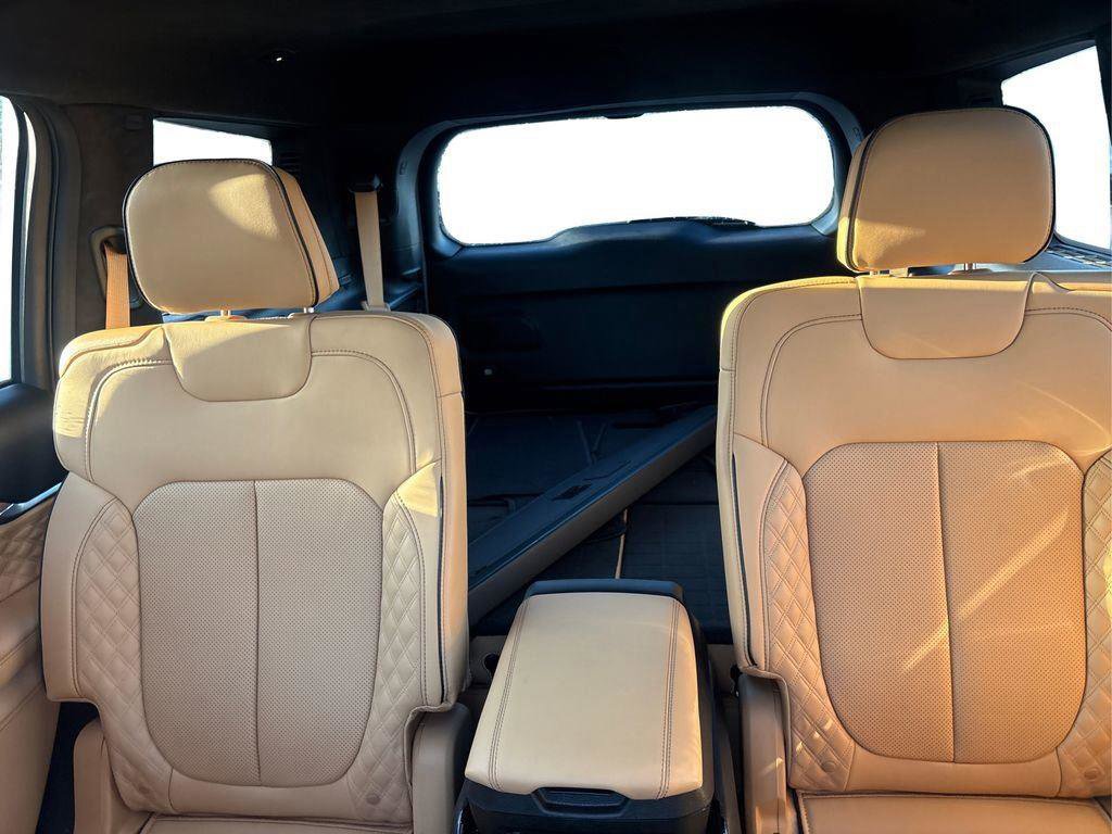 Used 2025 Jeep Grand Cherokee L Summit AWD/4WD image 17