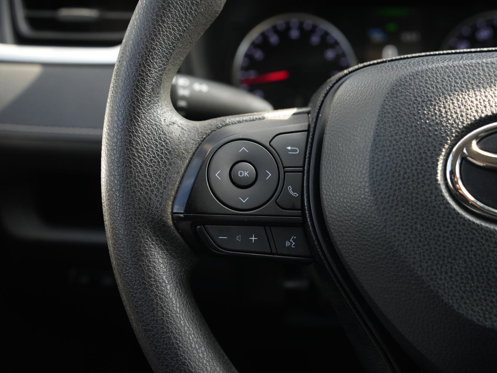 Used 2021 Toyota RAV4 LE image 21