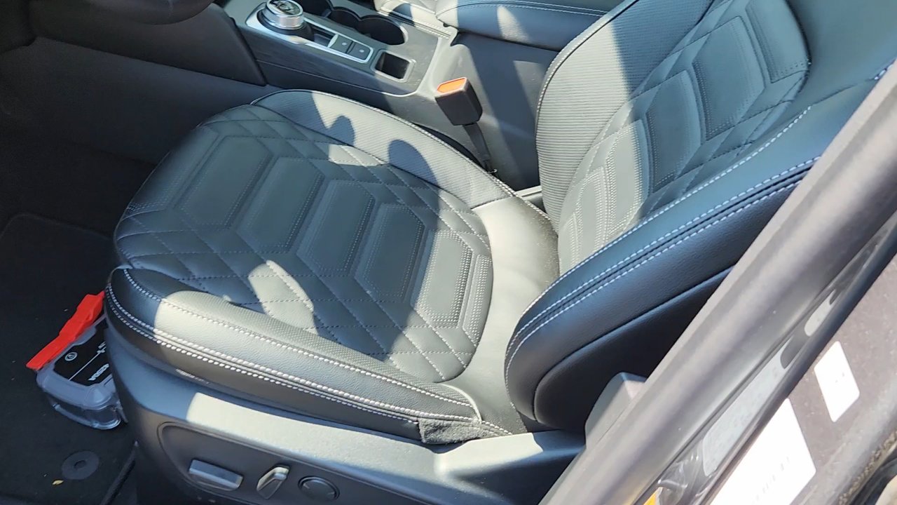 New 2024 Ford Escape SE w/ PHEV Premium Package image 15