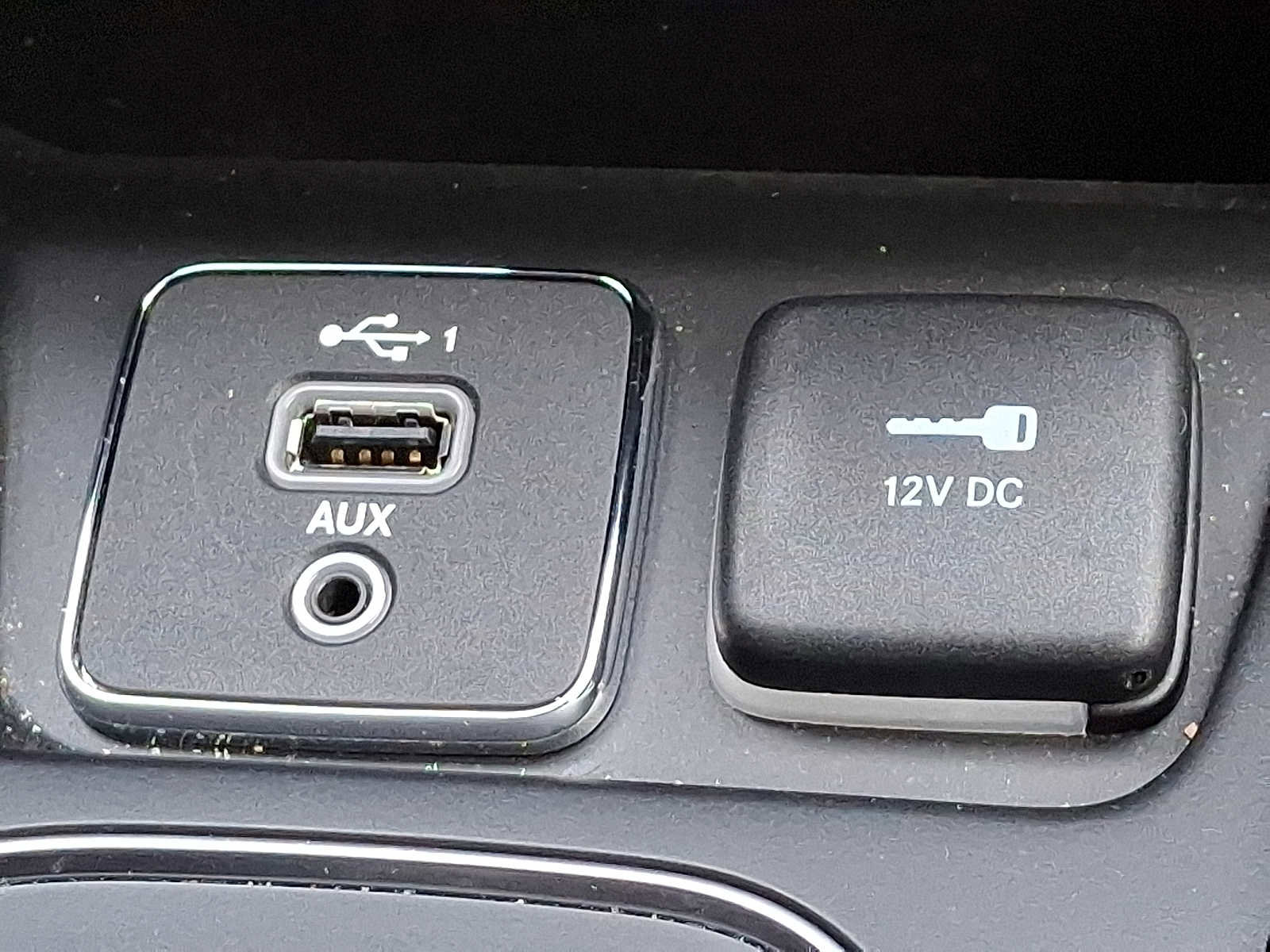 Used 2021 Jeep Cherokee Latitude Lux w/ Comfort/Convenience Group image 25