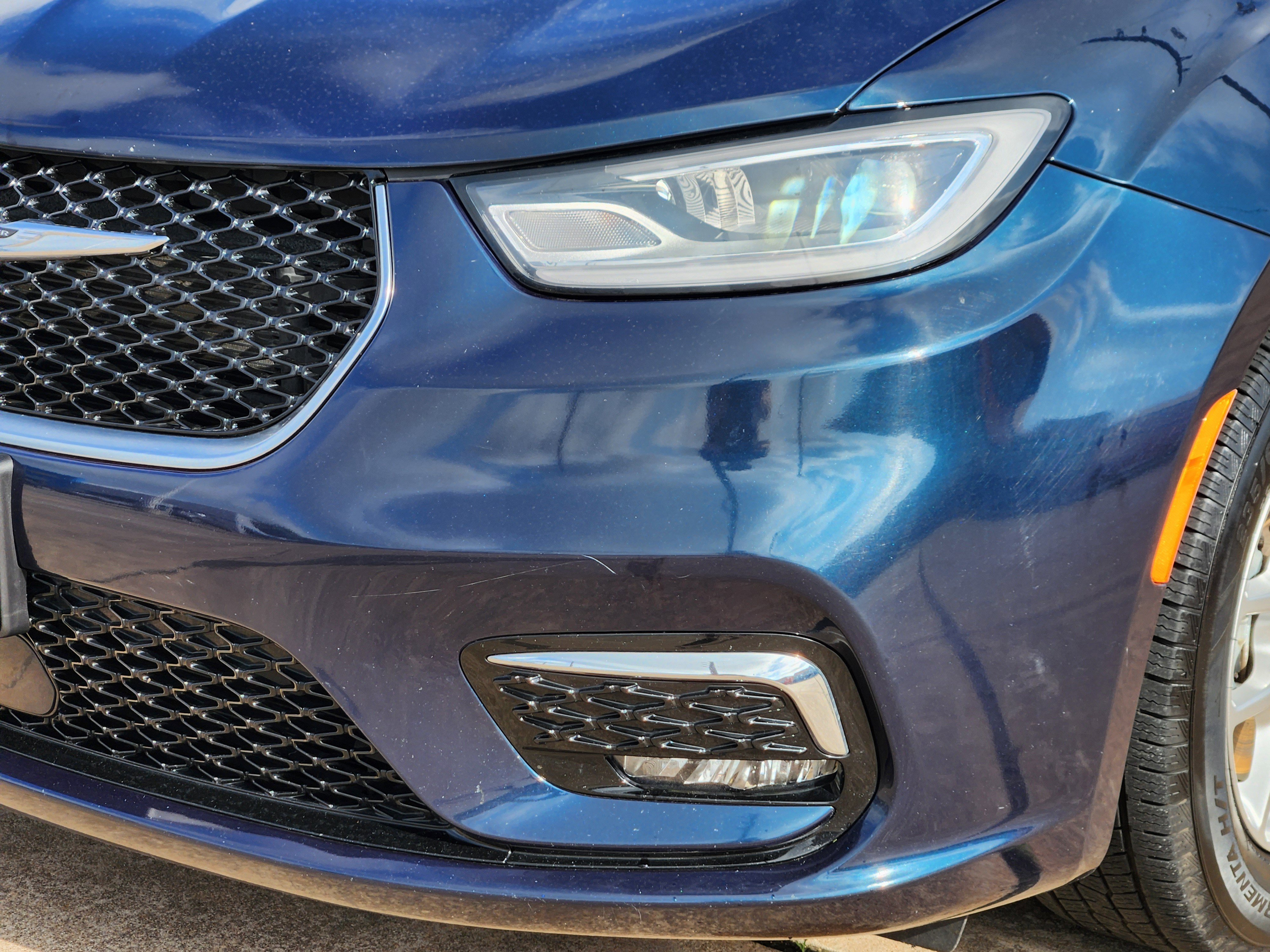 Used 2023 Chrysler Pacifica Touring-L FWD image 10