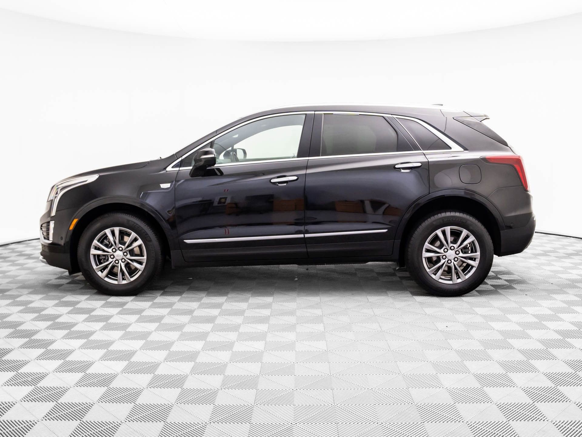 Certified 2022 Cadillac XT5 Premium Luxury w/ Technology Package image 2