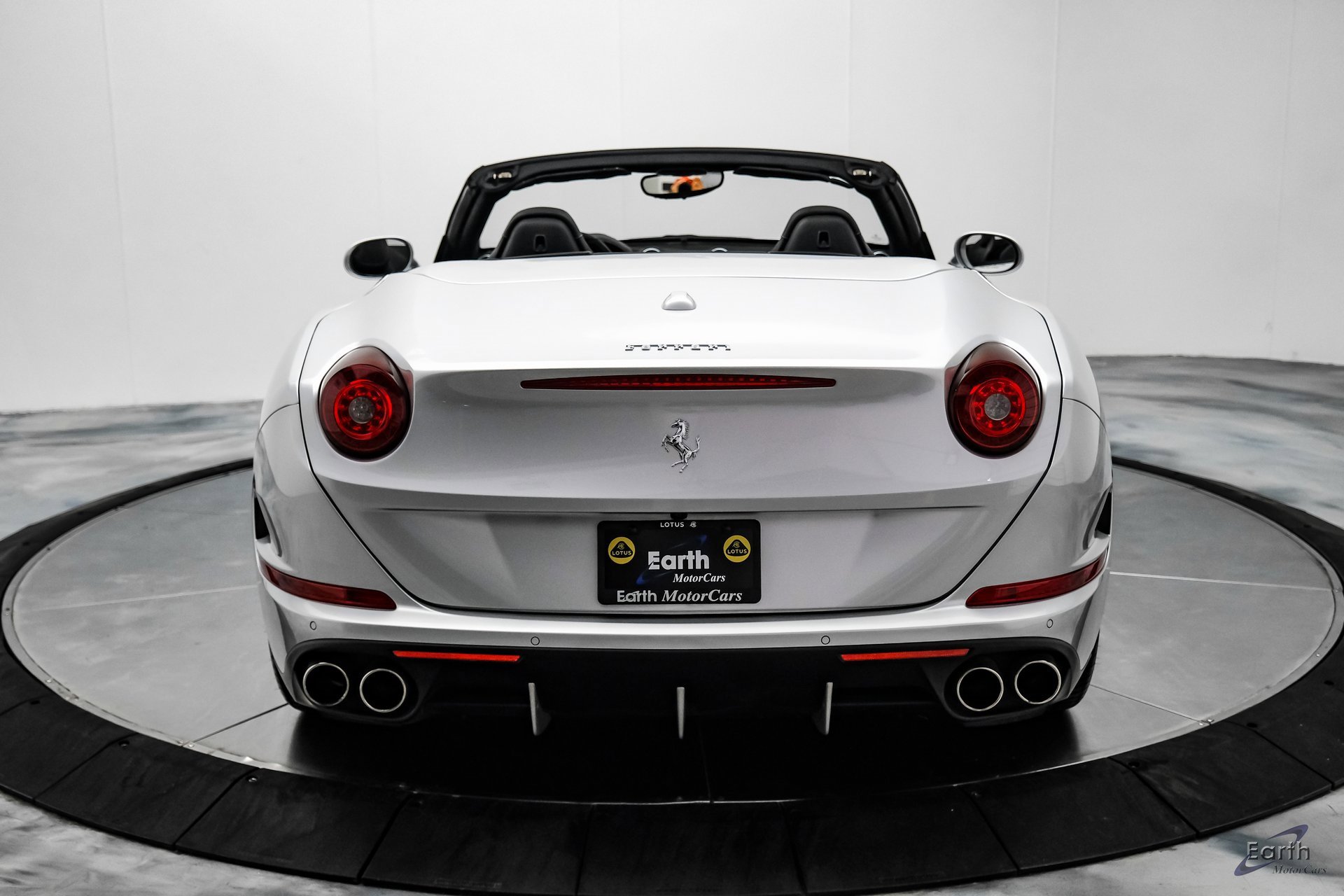 Used 2016 Ferrari California T image 17