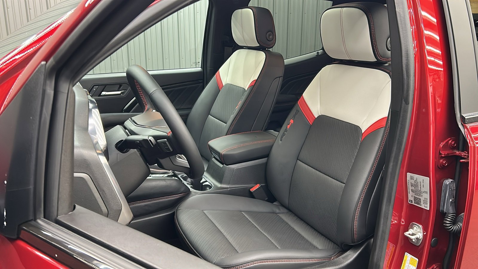 Used 2024 GMC Canyon AT4X image 32