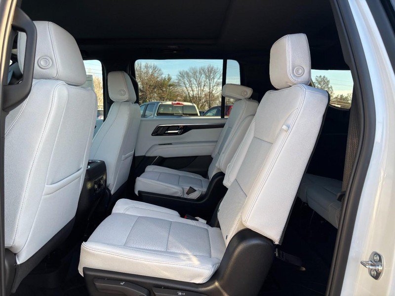 New 2026 Chevrolet Suburban Premier w/ Sun And Tow Package AWD/4WD image 6