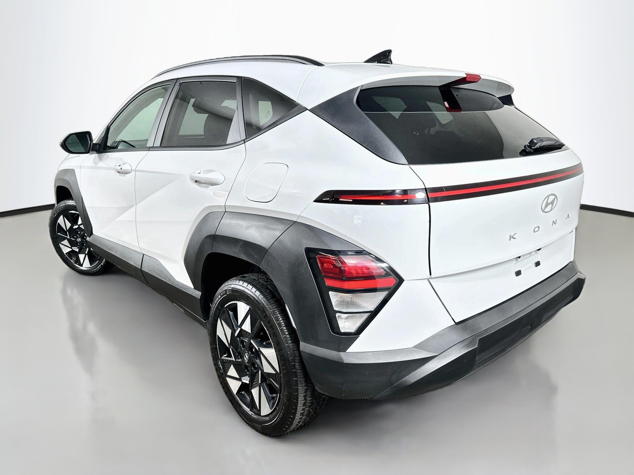 Certified 2025 Hyundai Kona SEL AWD/4WD image 5