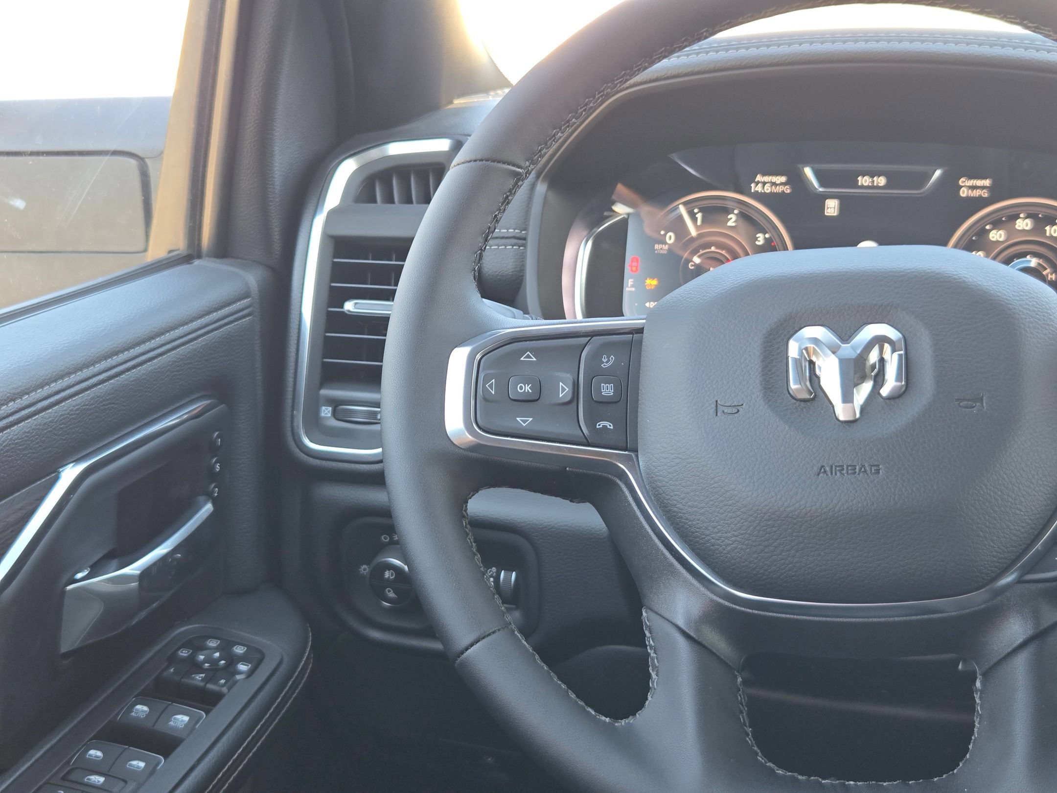 Used 2025 RAM 2500 Laramie AWD/4WD image 19