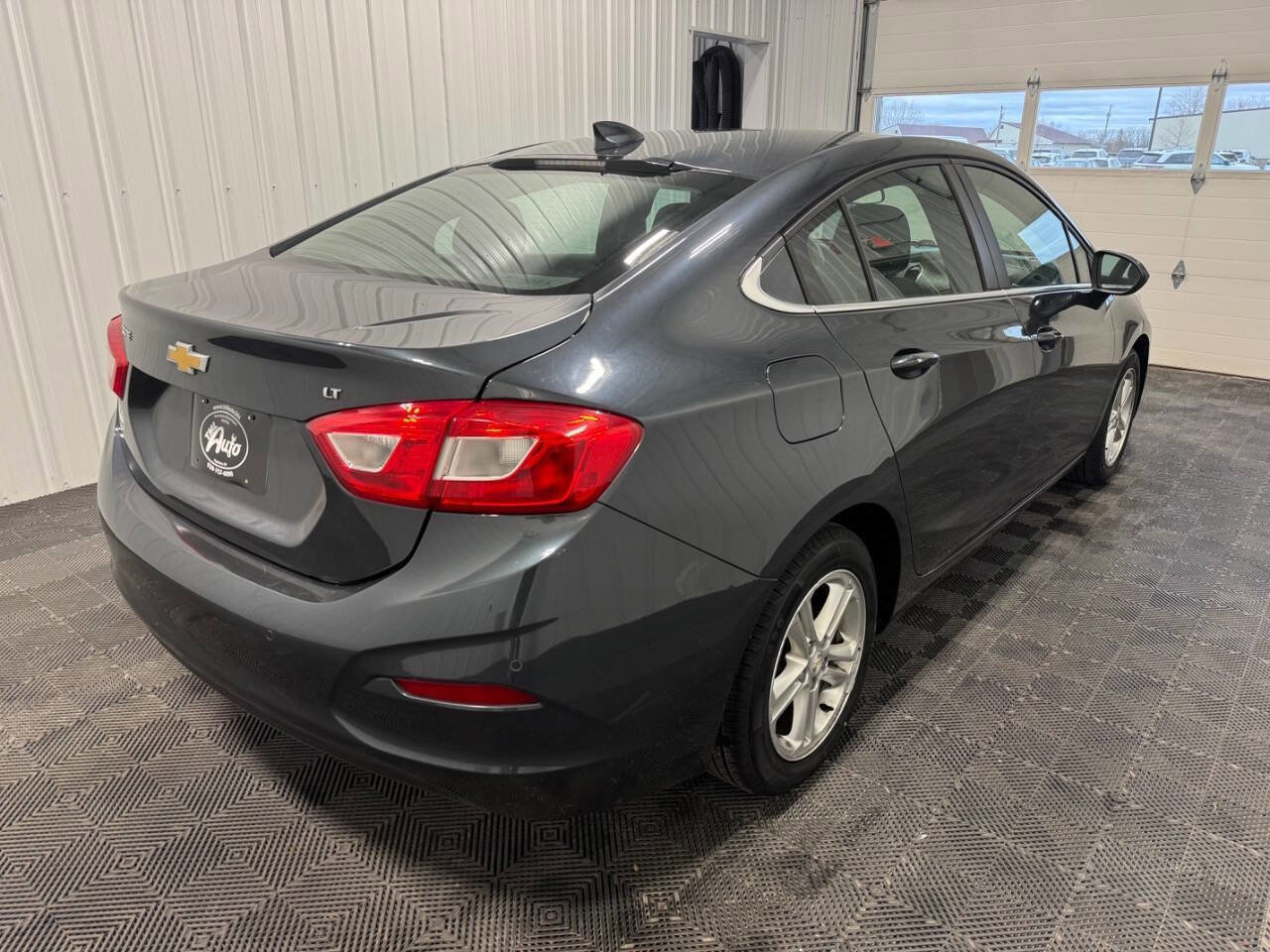 Used 2017 Chevrolet Cruze LT w/ Convenience Package FWD image 3