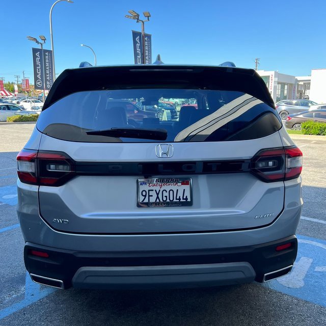 Used 2023 Honda Pilot Elite image 5