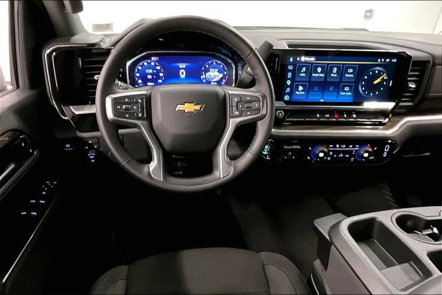 Used 2025 Chevrolet Silverado 2500 LT w/ Convenience Package AWD/4WD image 6