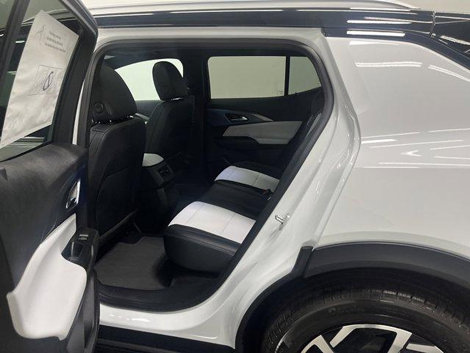 New 2026 Chevrolet Equinox EV LT AWD/4WD image 10
