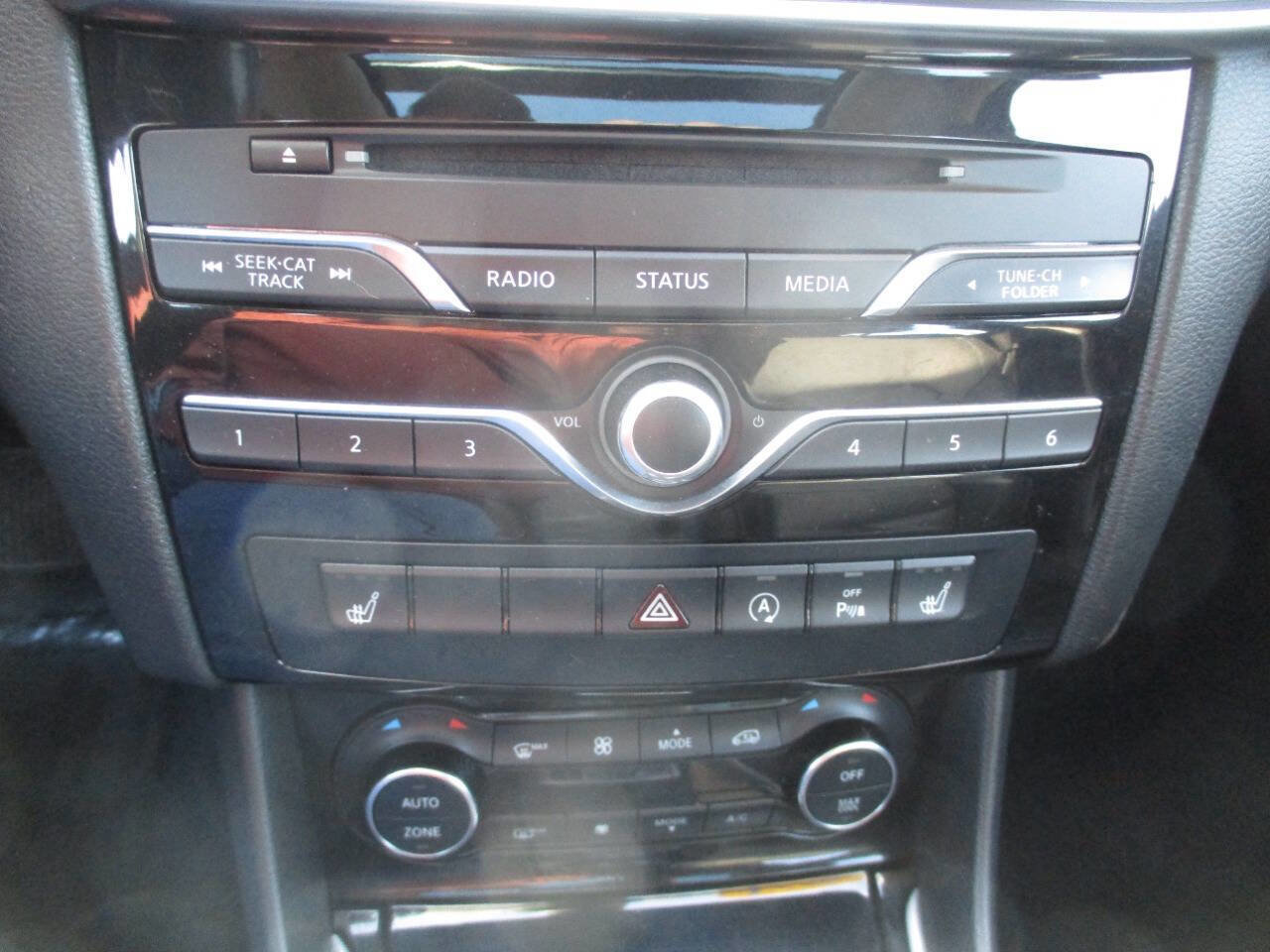 Used 2018 INFINITI QX30 AWD image 24