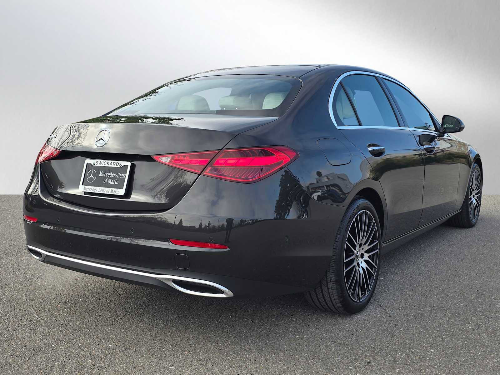 Used 2025 Mercedes-Benz C 300 Sedan image 3