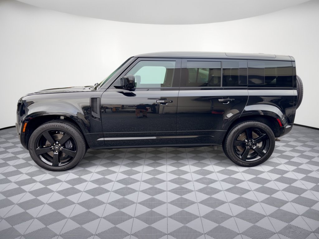 Used 2025 Land Rover Defender 110 X-Dynamic SE AWD/4WD image 2