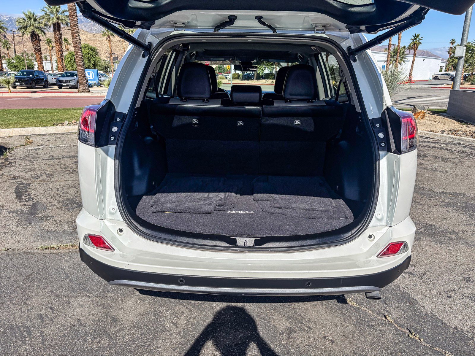 Used 2017 Toyota RAV4 Limited w/ Preferred Accessory Package FWD image 13