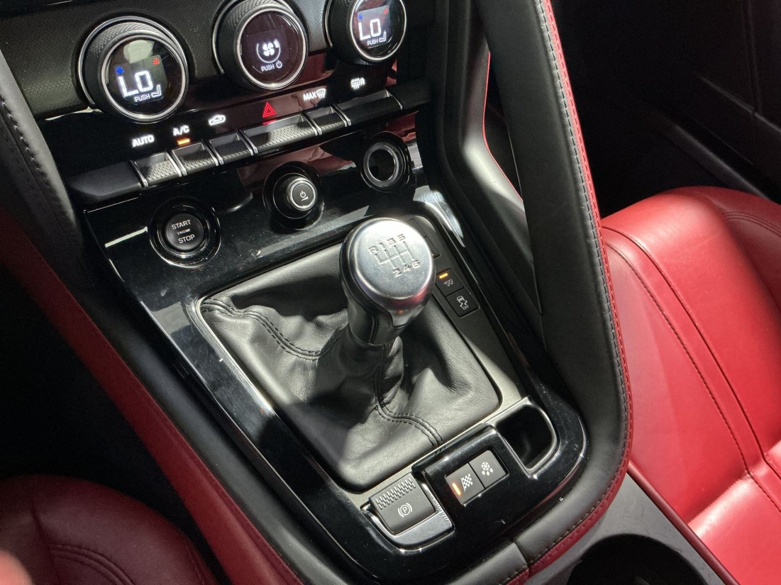 Used 2016 Jaguar F-TYPE S RWD image 23