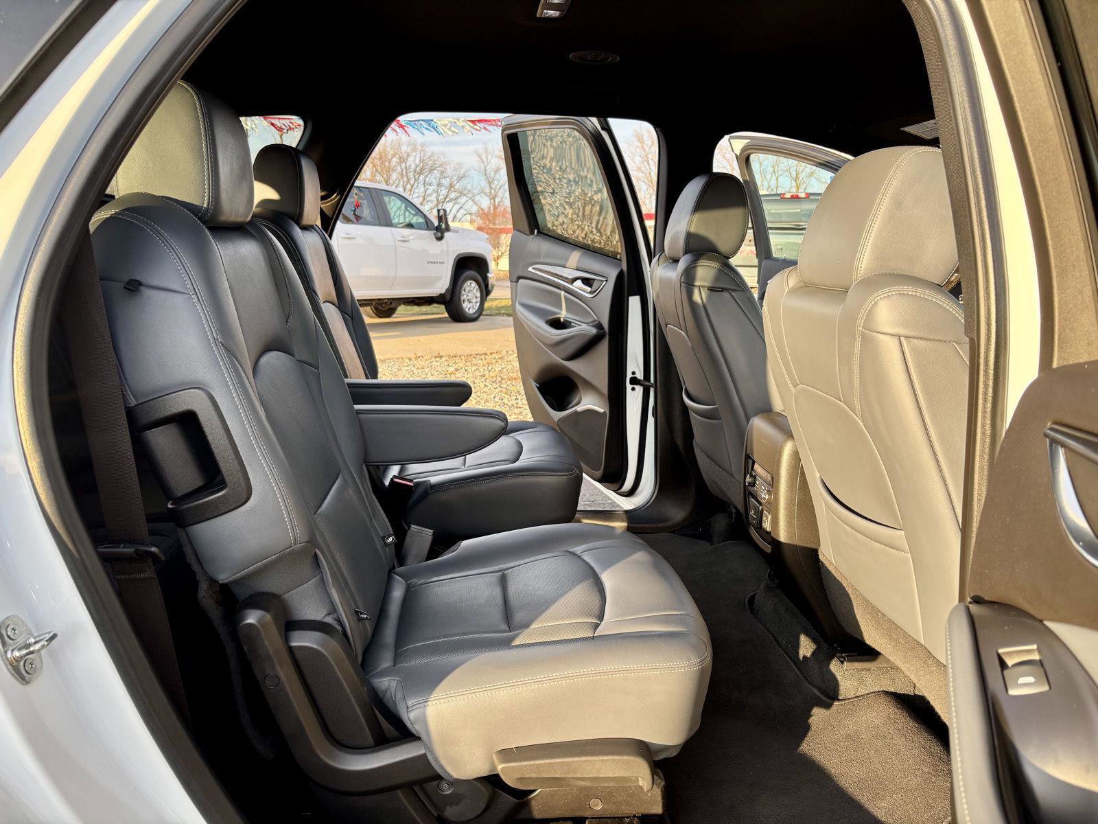 Used 2022 Buick Enclave Premium AWD/4WD image 9