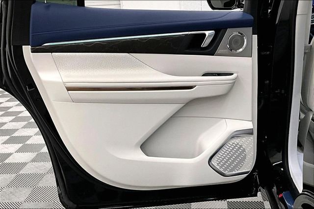 Used 2025 Buick Enclave Avenir image 23