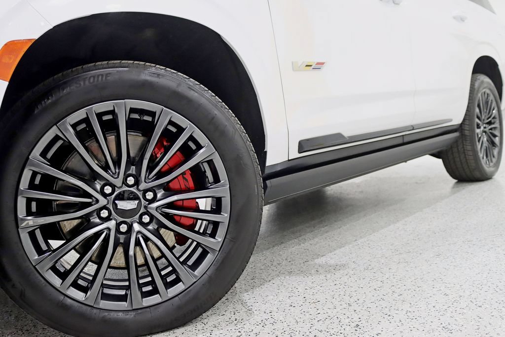 Used 2024 Cadillac Escalade V AWD/4WD image 4