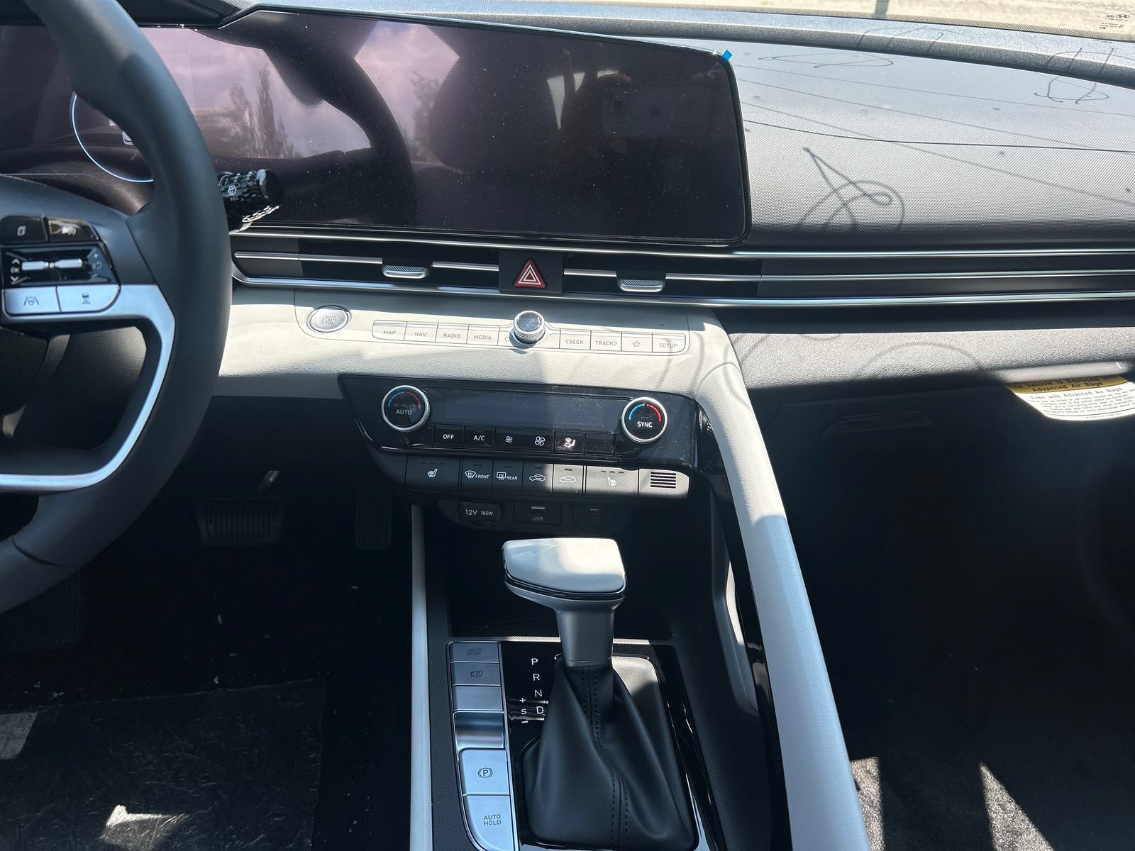 New 2025 Hyundai Elantra Limited FWD image 17