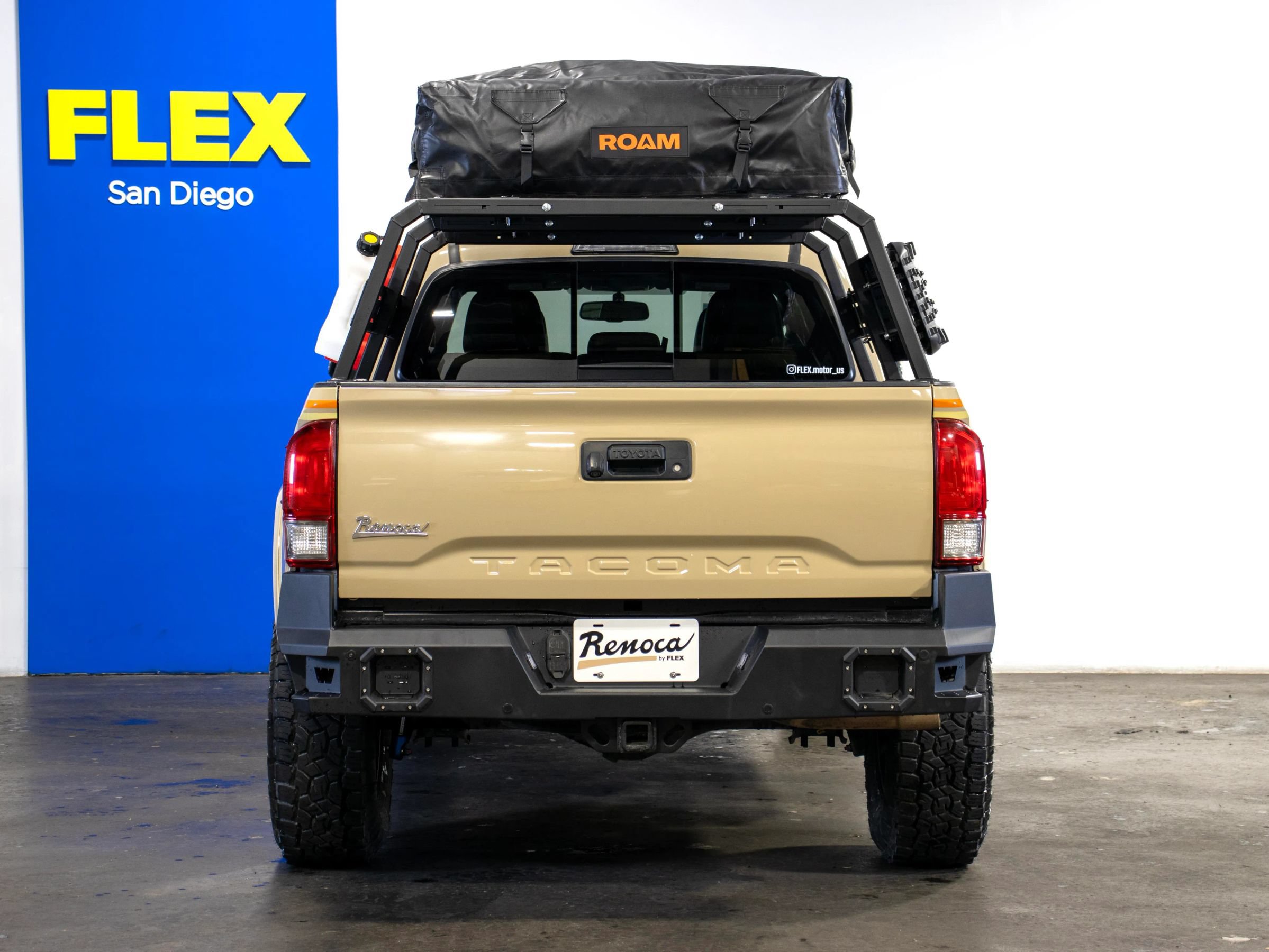 Used 2017 Toyota Tacoma TRD Sport w/ Premium & Technology Package AWD/4WD image 4