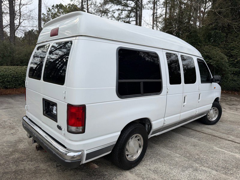 Used 2002 Ford E-150 and Econoline 150 image 9