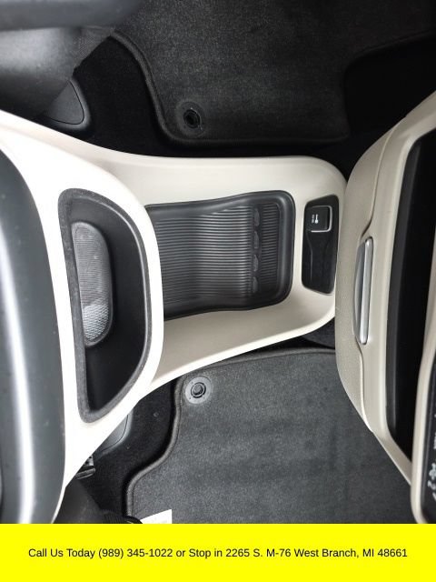 Used 2023 Chrysler Pacifica Touring-L FWD image 37