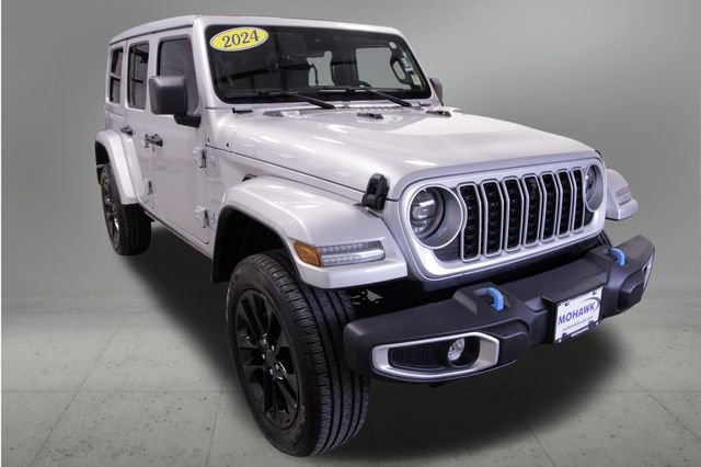 Used 2024 Jeep Wrangler Unlimited Sahara w/ Technology Group image 8