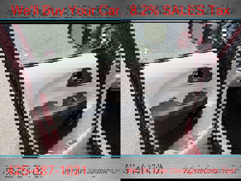 Used 2023 Chrysler Voyager LX image 14