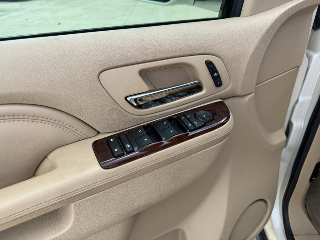 Used 2013 Cadillac Escalade ESV Luxury RWD image 23