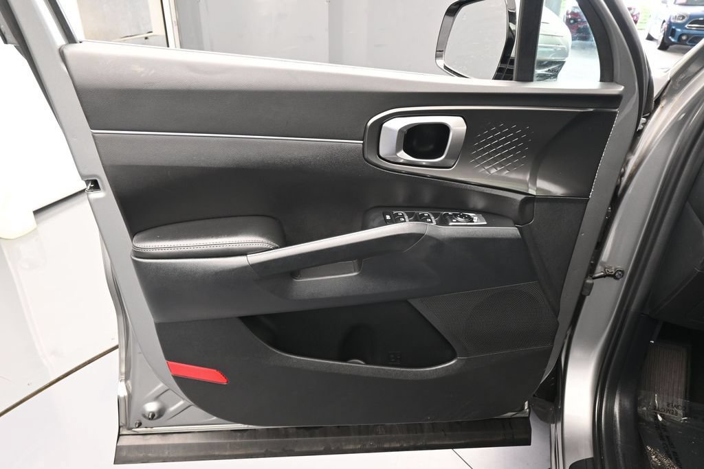 Used 2023 Kia Sorento EX w/ Panoramic Sunroof Package FWD image 14