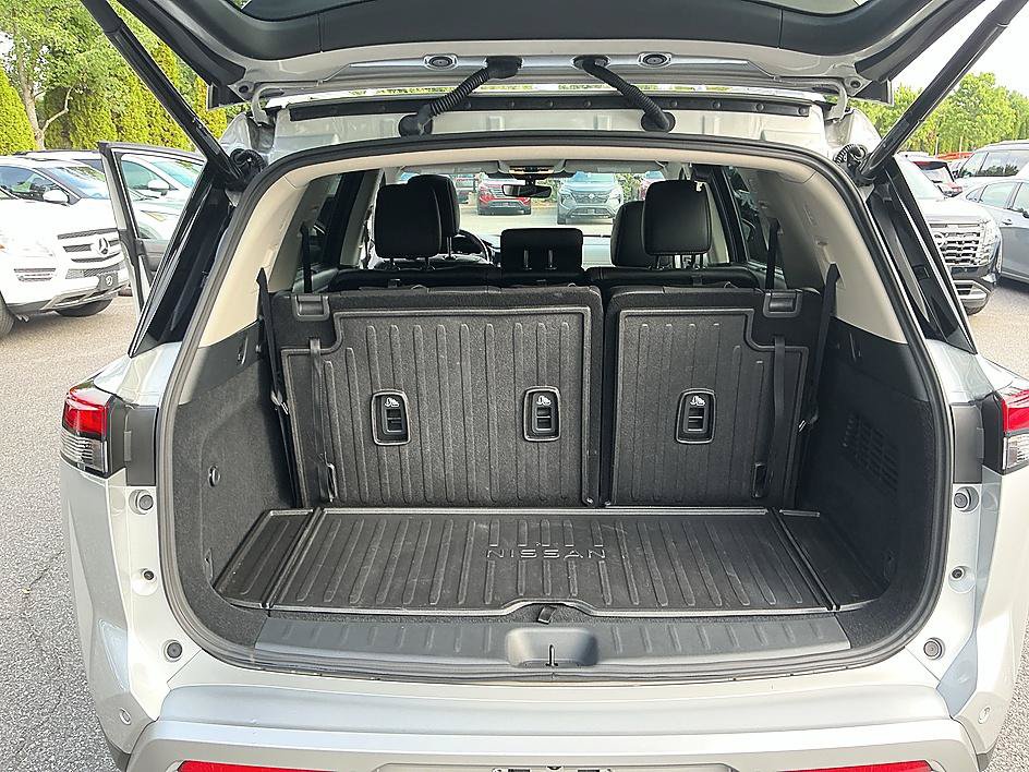Certified 2025 Nissan Pathfinder Platinum w/ Cargo Package FWD image 31
