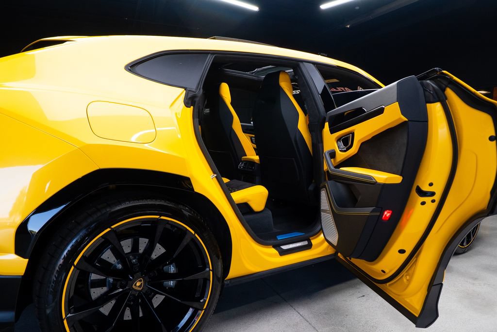 Used 2022 Lamborghini Urus AWD/4WD image 63