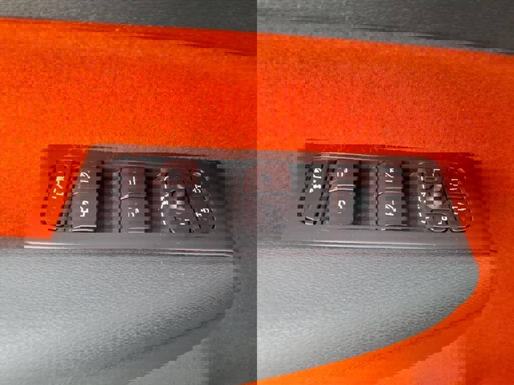 Used 2020 Volvo XC40 T4 R-Design w/ Protection Package Premier image 16