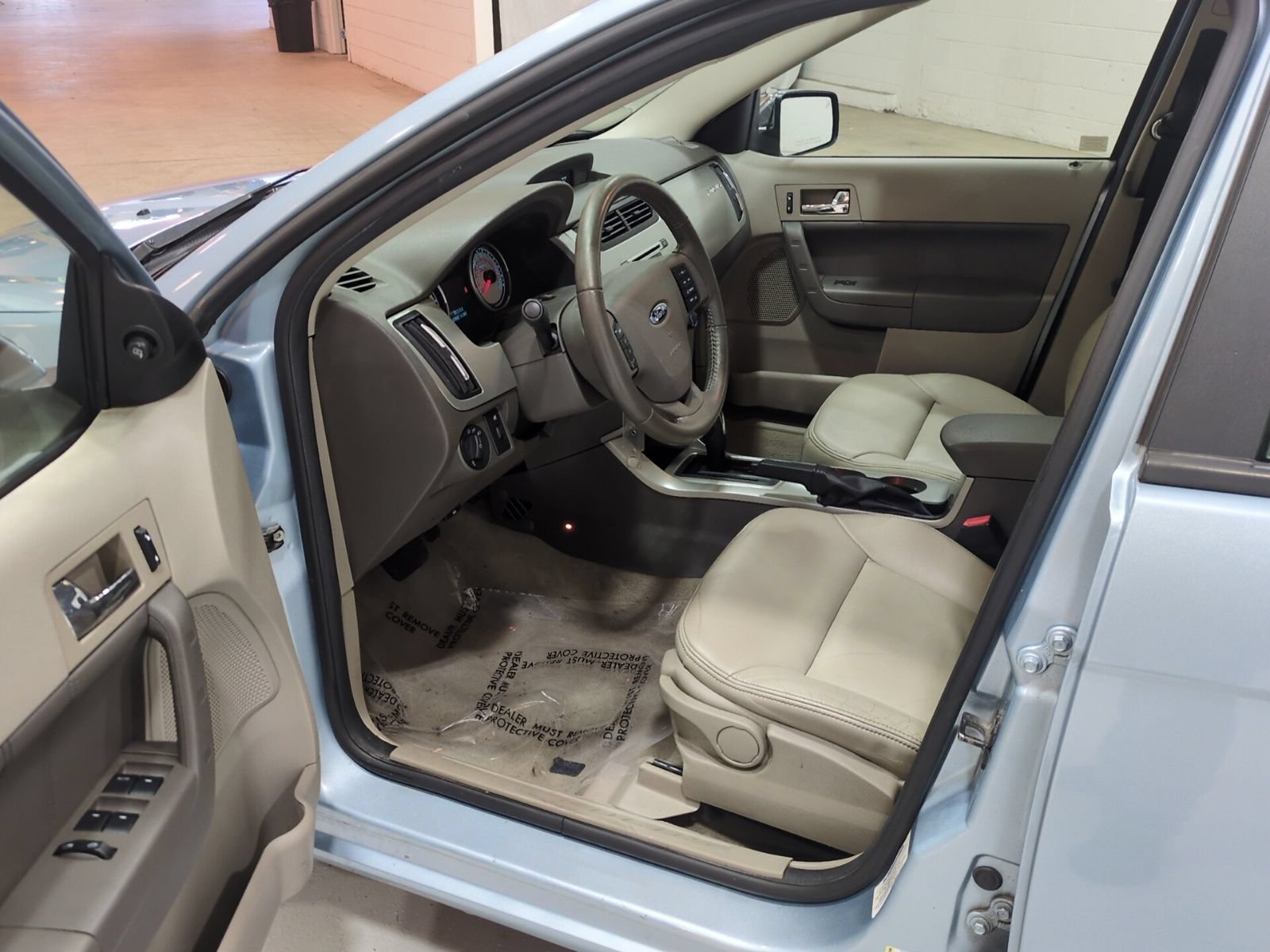 Used 2009 Ford Focus SEL FWD image 15